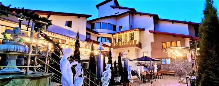 Villa Titanic Residence Spa Azuga romanian adventures 768x302